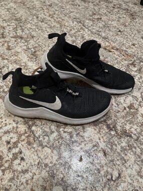 Nike Free TR 8 Black Running Shoes 942888-001 Women’s Size 8